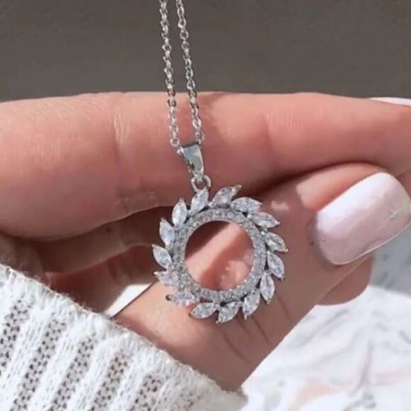 The Infinite Swirl Pendant Necklace in 925 silver and cubic zirconia - Picture 1 of 13